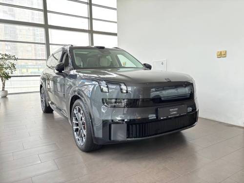 Черный Lynk & Co 900 I