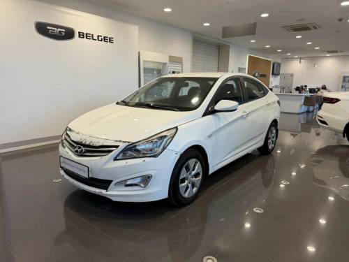 Белый Hyundai Solaris I Рестайлинг