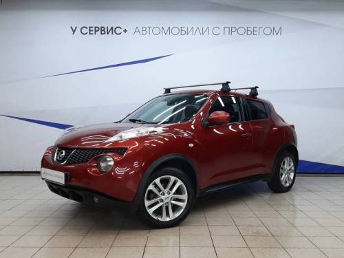 Красный Nissan Juke I