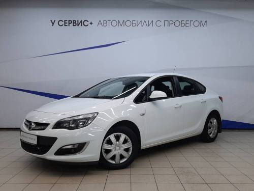 Белый Opel Astra J Рестайлинг