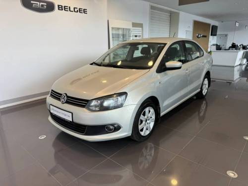 Бежевый Volkswagen Polo V