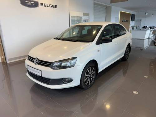 Белый Volkswagen Polo V