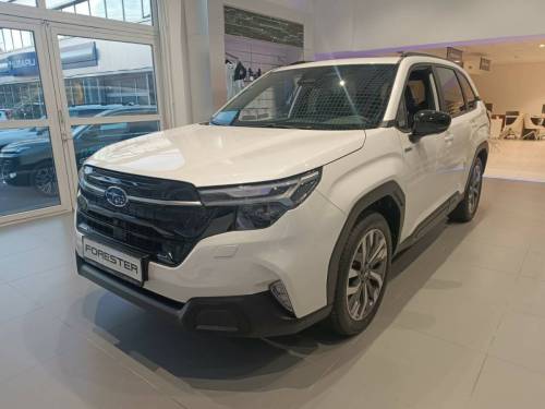 Белый Subaru Forester VI