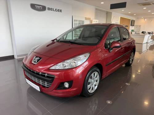 Красный Peugeot 207 I