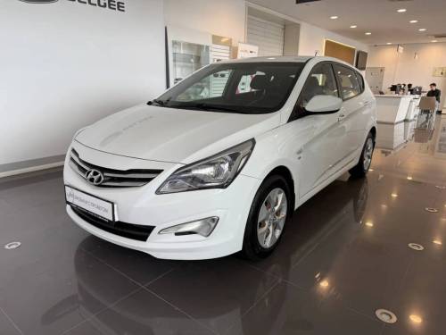 Белый Hyundai Solaris I Рестайлинг