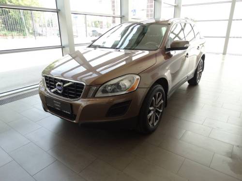 Коричневый Volvo XC60 I