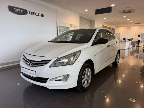Белый Hyundai Solaris I Рестайлинг