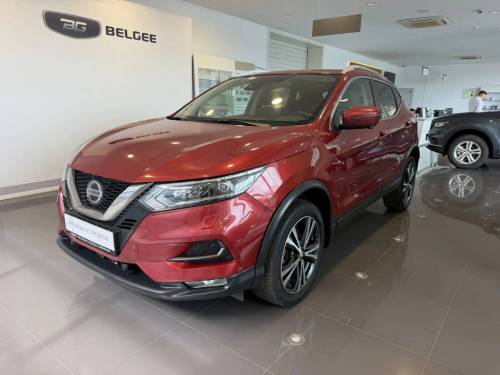 Красный Nissan Qashqai II Рестайлинг