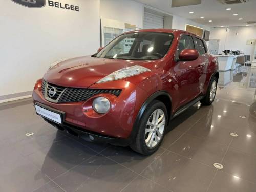 Красный Nissan Juke I