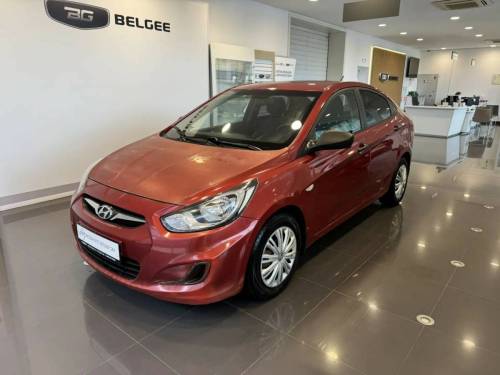 Красный Hyundai Solaris I