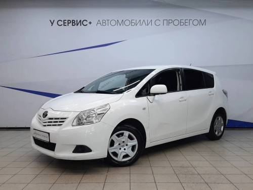 Белый Toyota Verso I