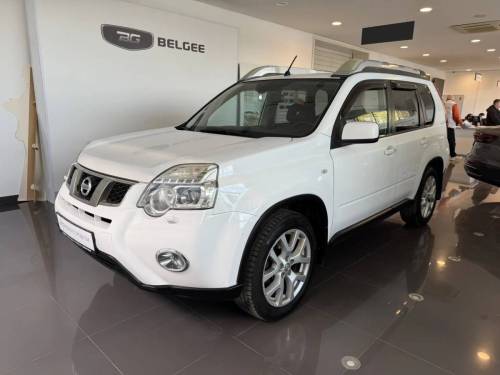 Белый Nissan X-Trail II Рестайлинг