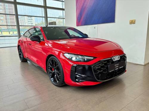 Красный Audi A5 III (B10)
