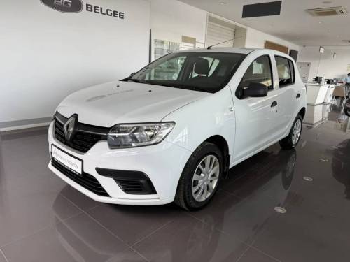 Белый Renault Sandero II Рестайлинг