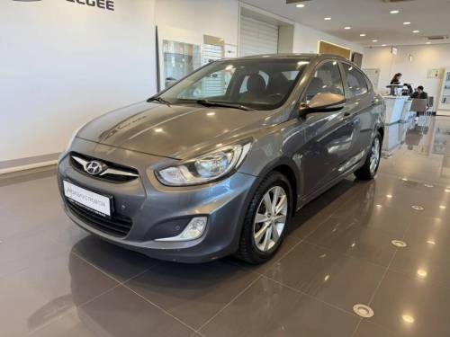Серый Hyundai Solaris I