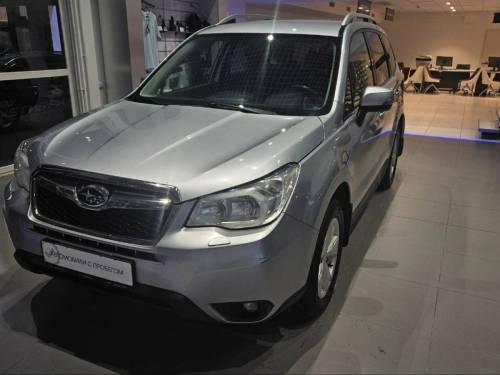 Серебряный Subaru Forester IV