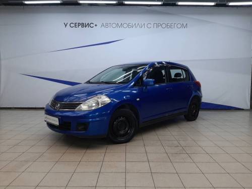Синий Nissan Tiida I