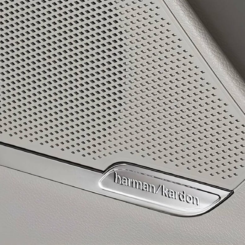Аудиосистема Harman Kardon® с 8 динамиками