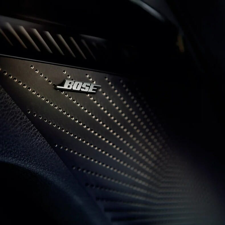 Премиум-аудиосистема Bose с 12 динамиками