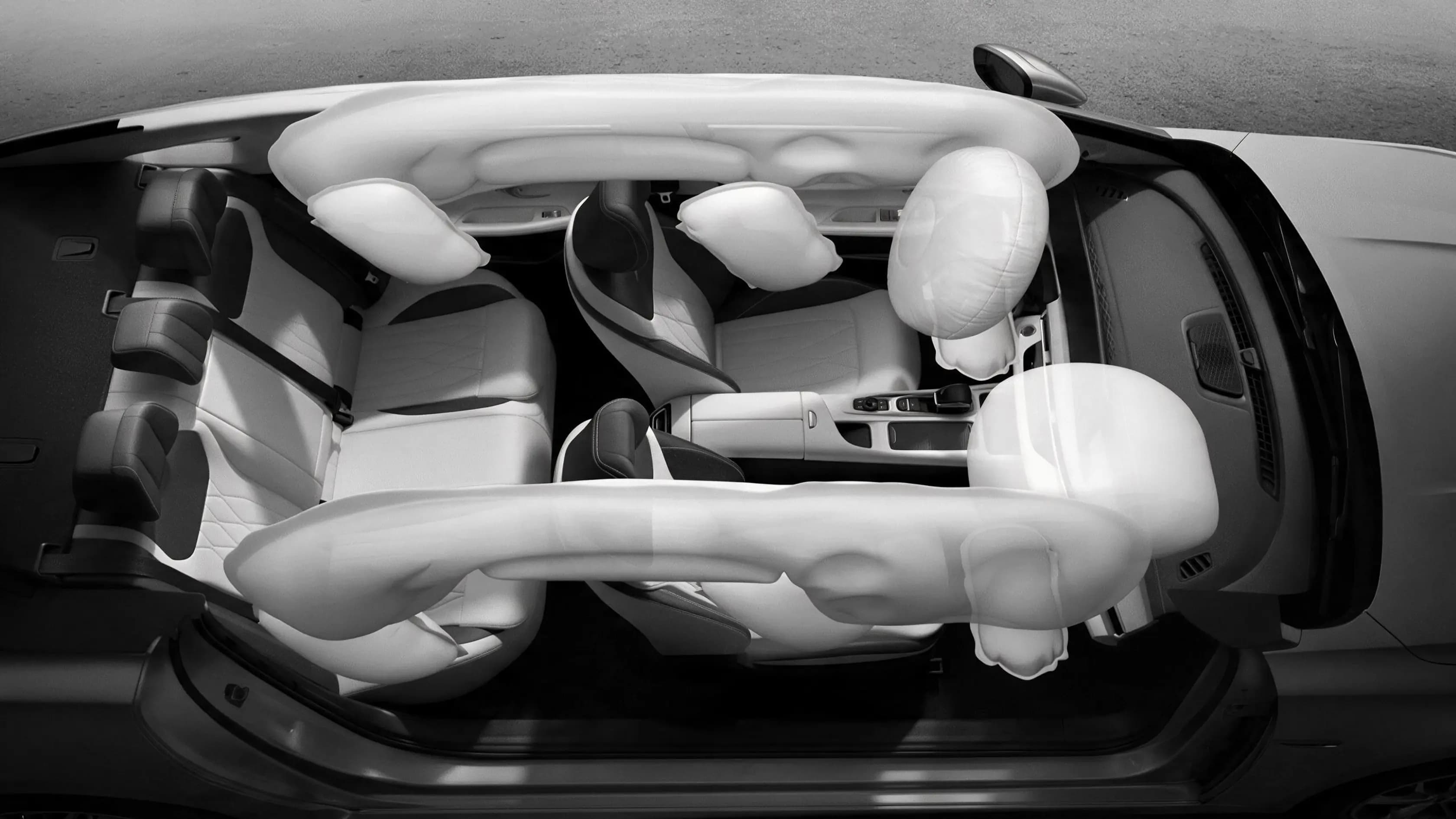 Шесть подушек и крепления ISOFIX